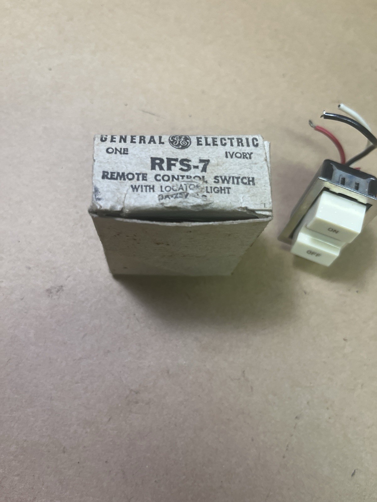 NOS GE General Electric RFS-7 Remote Control Switch w/ Locator Light