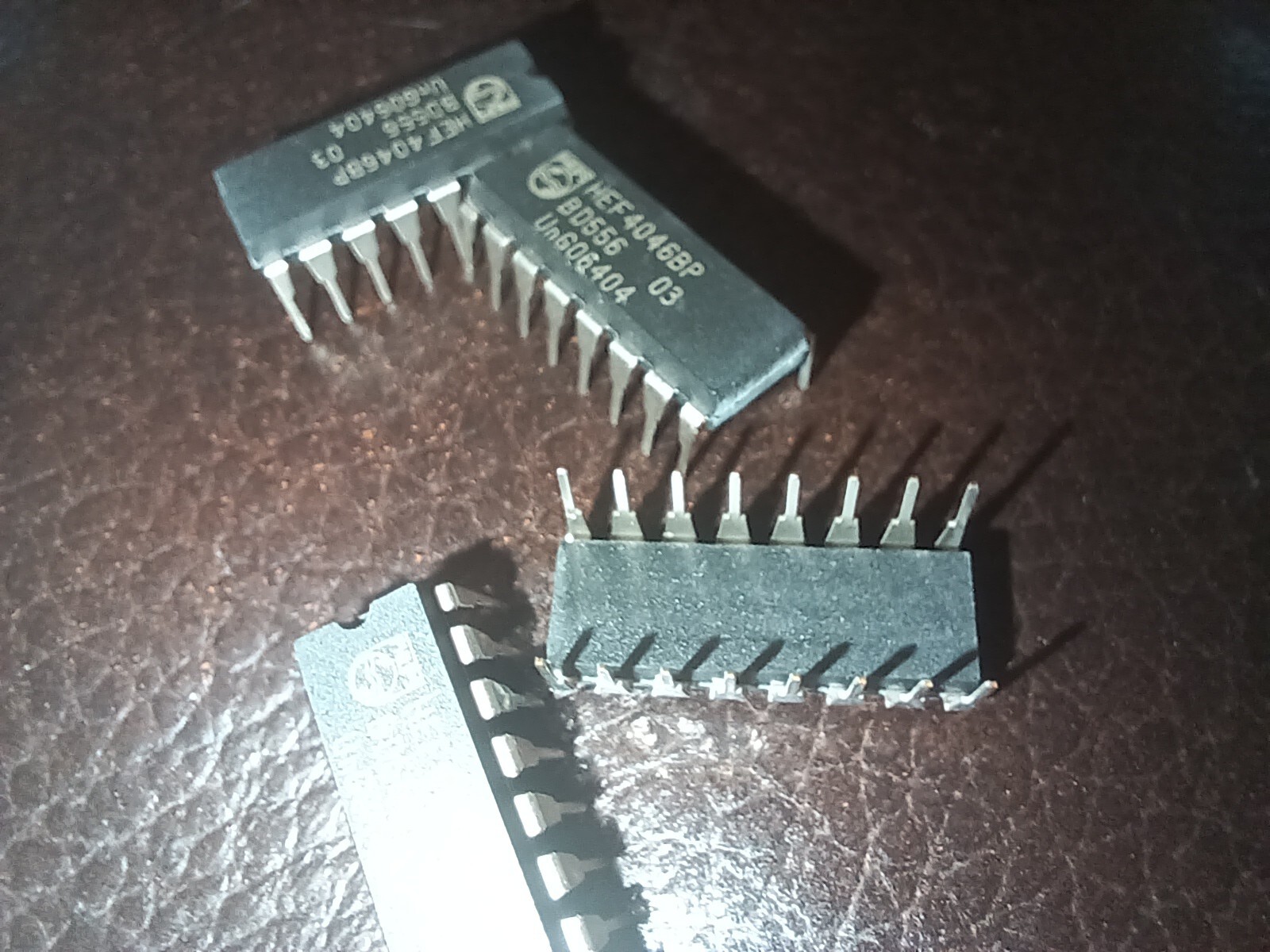 4 NEW LEGITIMATE HEF4046BP Philips PLL ICs **NOT CHINESE or UNBRANDED**