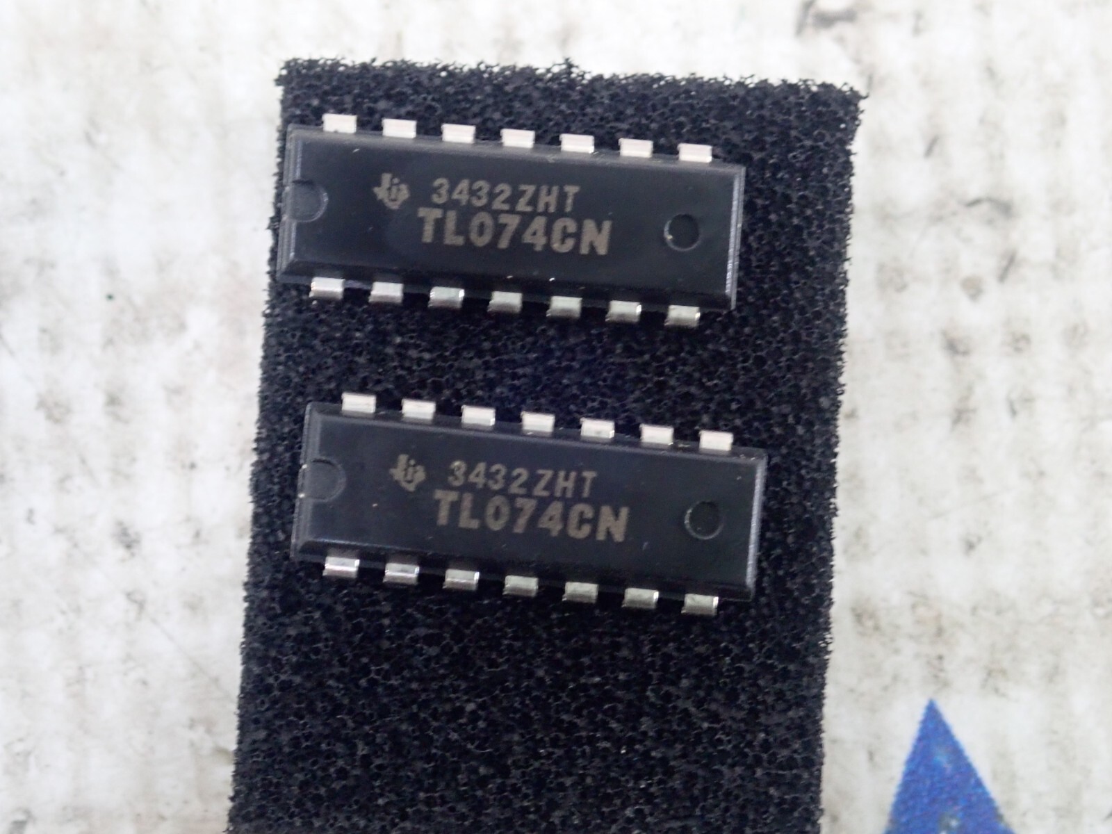 NEW Texas Instruments TL074CN OPERATIONAL AMPLIFIER, 4 FUNC, 6000UV Lot of 10