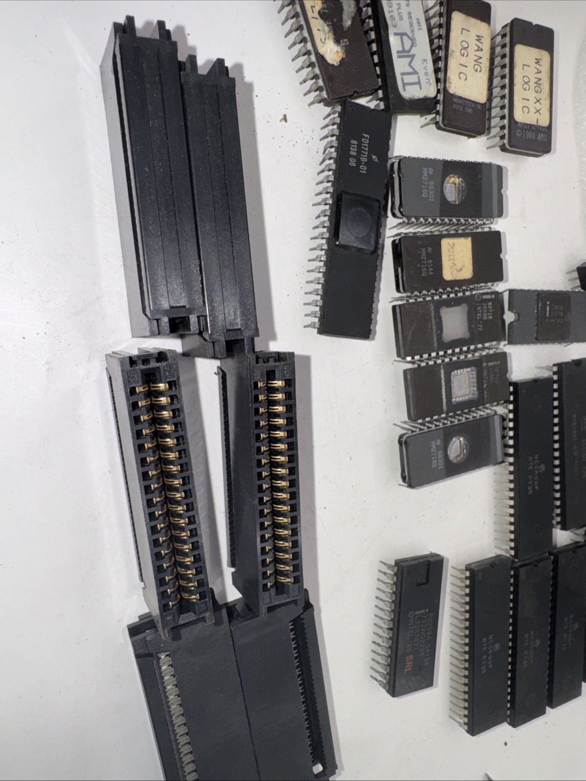 LOT of 25 EPROM IC MEMORY CHIPS – VARIOUS NAME BRANDS