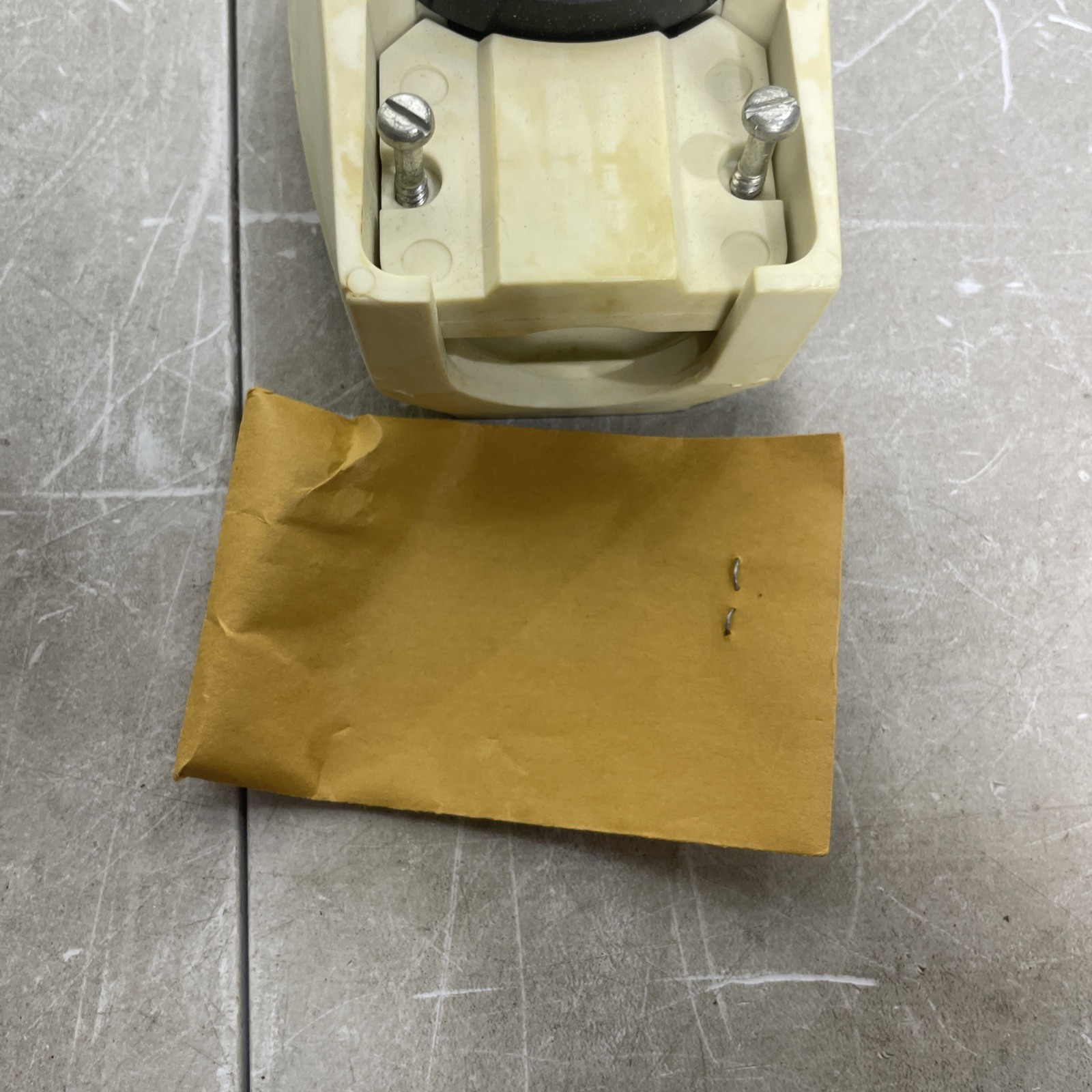 Bryant 8332-ANP / 8332ANP 4 Pole 4 Wire 30A 120/208V 3 Phase Plug