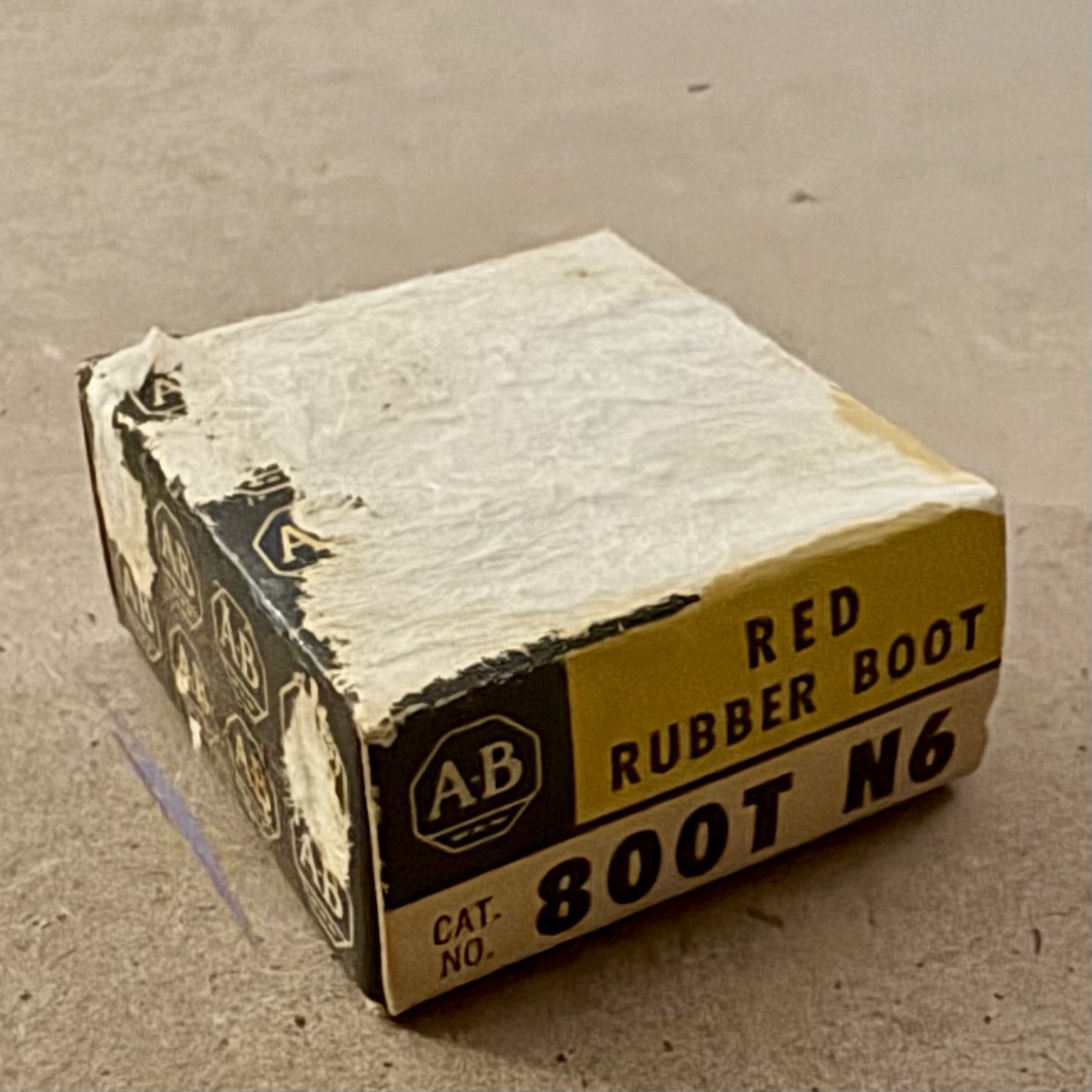 Allen Bradley 800T N6 Bulletin Push Button Red Rubber Boot NEW IN BOX