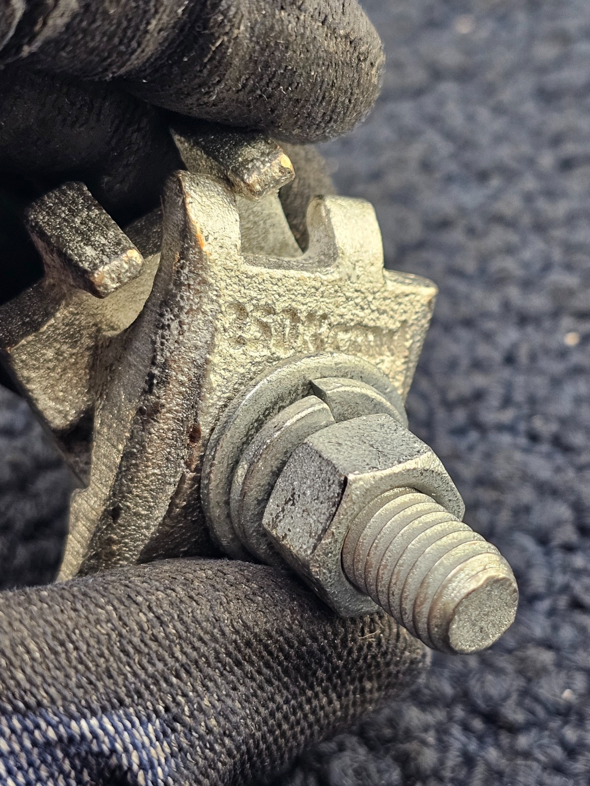 Burndy 2/0 AWG to 250 KCMIL Str, Cable Tray Grounding Clamp