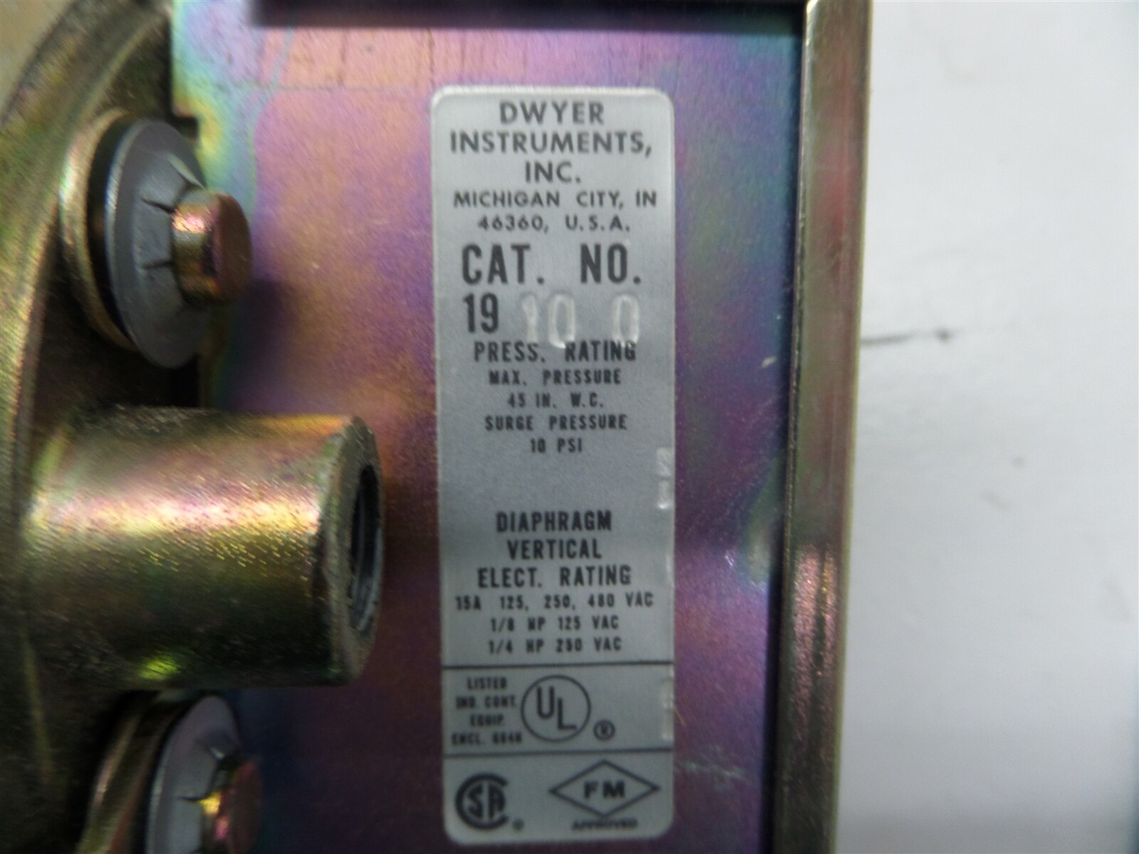 Dwyer Series 1900 Pressure Switch 1910-0