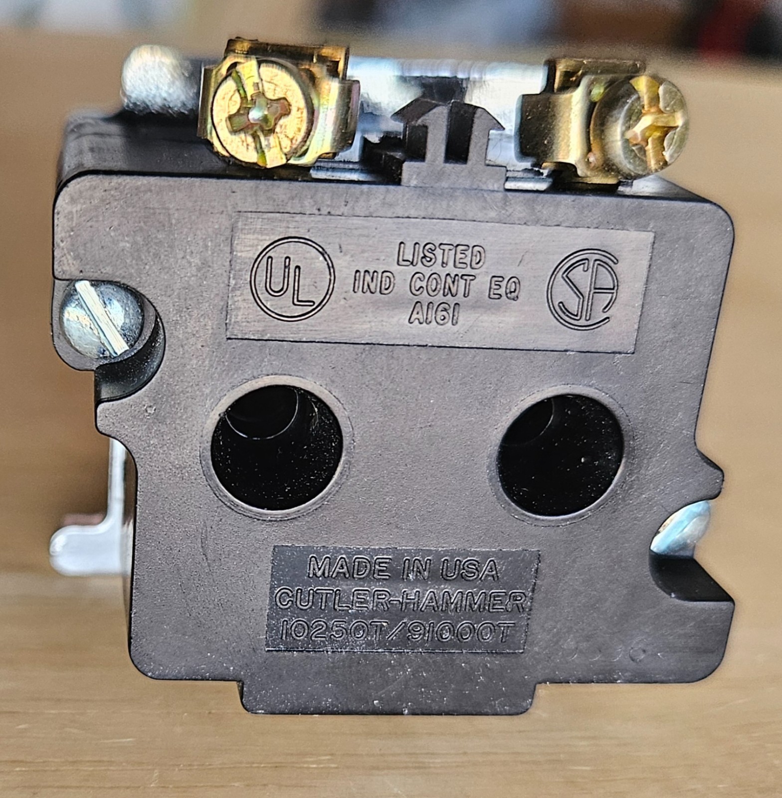 Cutler-Hammer 10250T/91000T Contact Block w/ Red Pilot Light – Free Shipping!