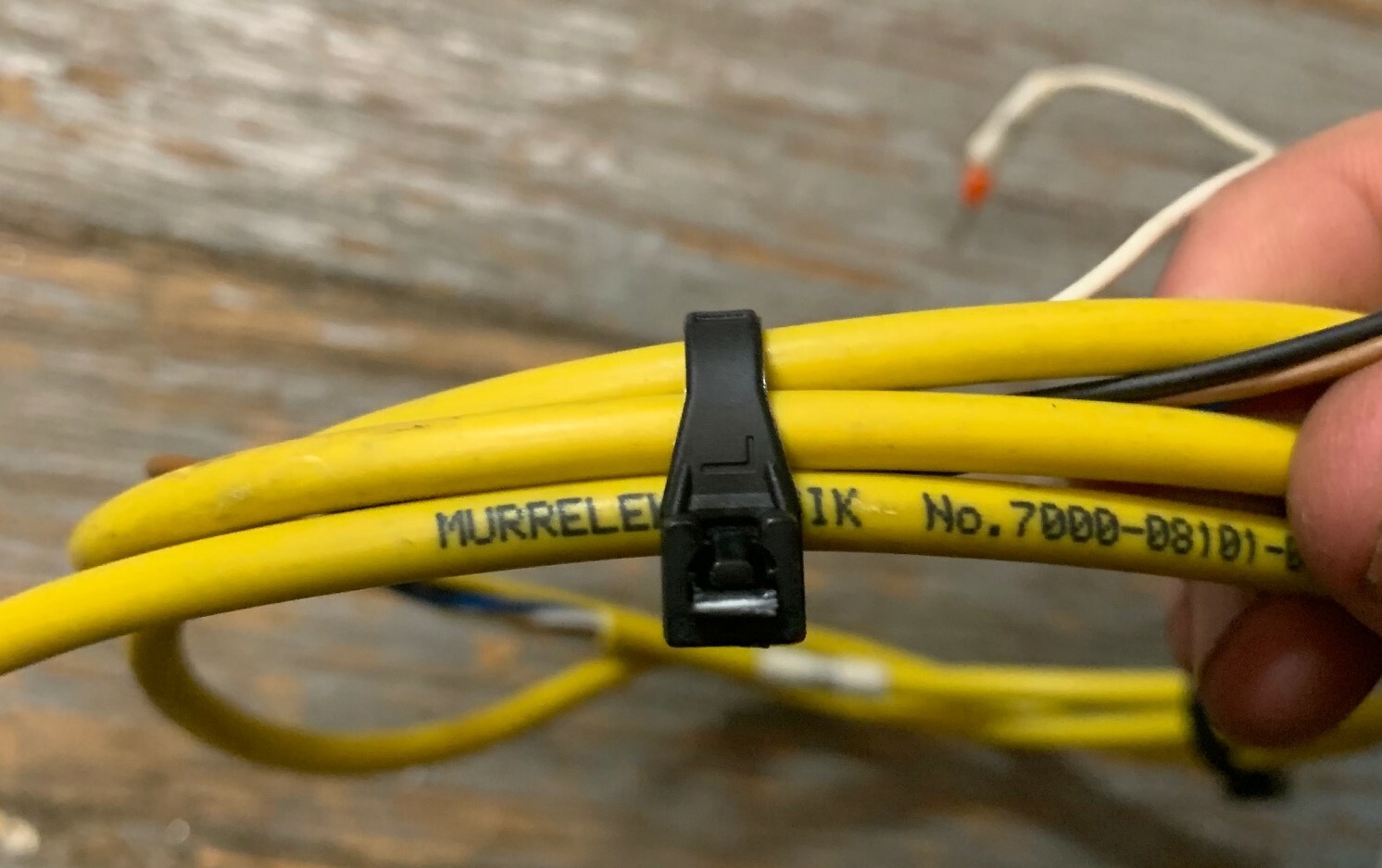 MURR ELEKTRONIK 7000-08101-0110500 PVC 4X0.25 CABLE APPR. 4′ LONG