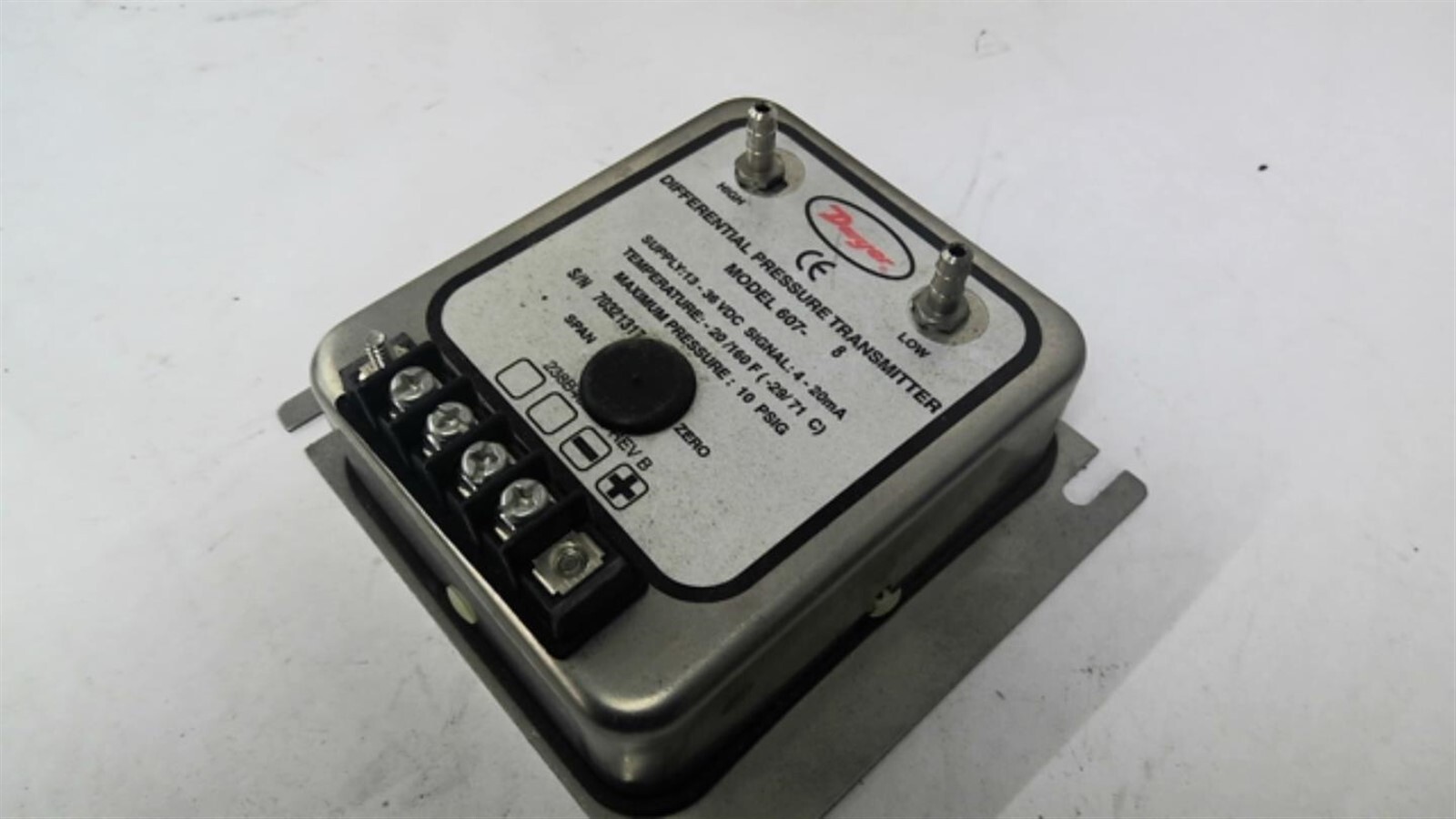 Dwyer 607-8 Differential Pressure Transmitter