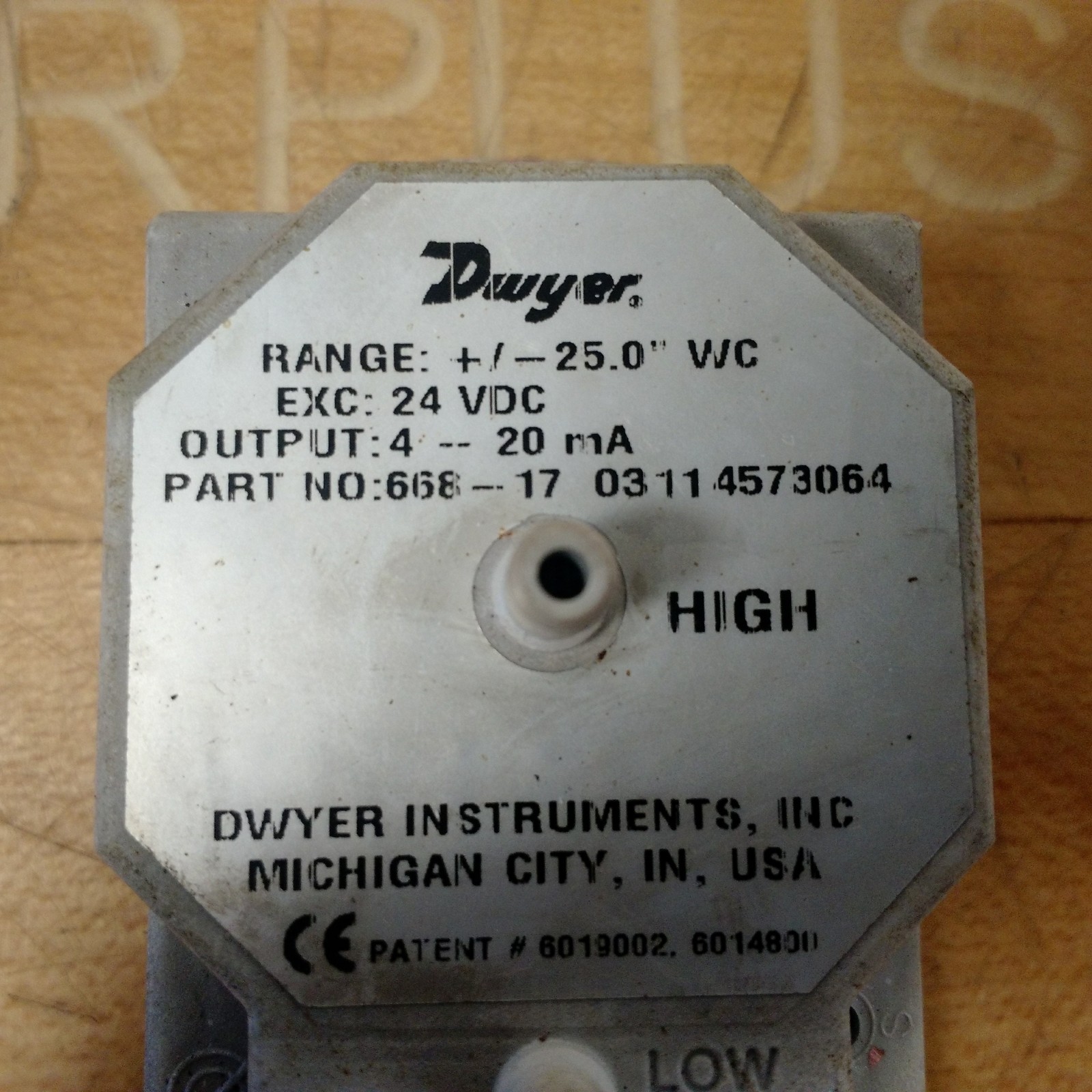 Dwyer 668-17 Differential Pressure Transmitter, 24VDC, 0 to +/- 25.0″ WC – USED