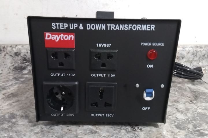 Dayton 16V987 110 to 220VAC, 220 to 110VAC Step Up/Step Down Voltage Converter