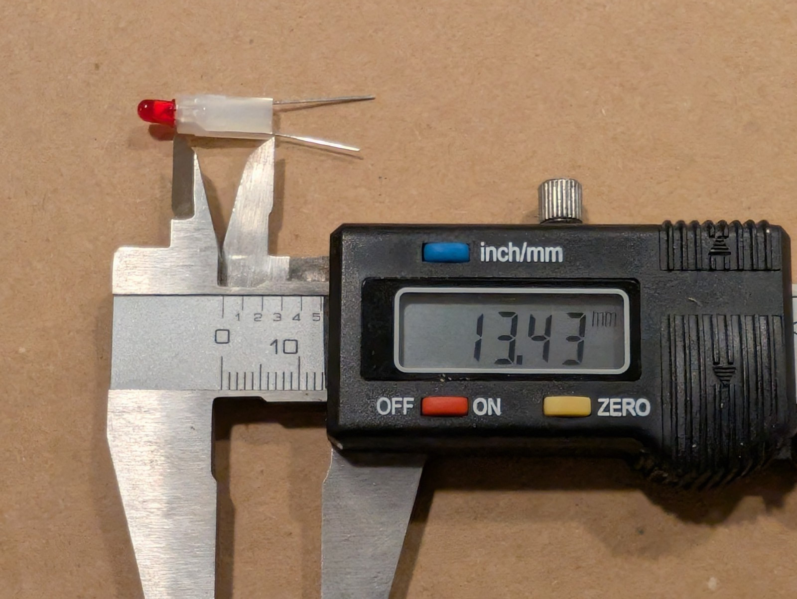 CMD5774C, 635 nm Red Uni‑Color LED, 2‑Pin T‑1 Package with Holder (Choose Qty)