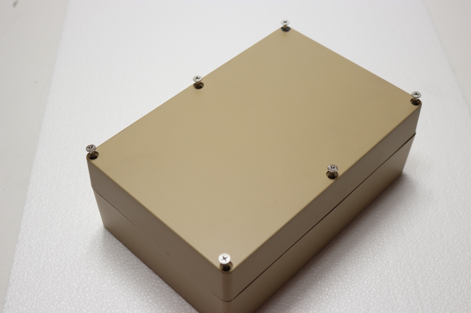 Hammond Aluminum Metal Box Wall Mount 8x5x3″ 9x6x3″ (8.75×5.75×3.25″ Actual)