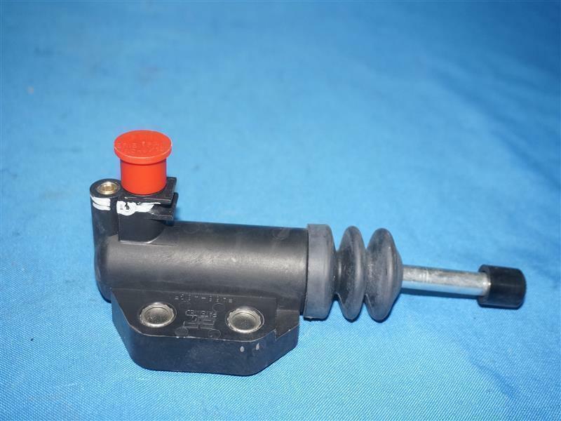 Ford EC02-41-920B EC0241920B Cylinder Clutch R NEW NOB Expedited Shipping