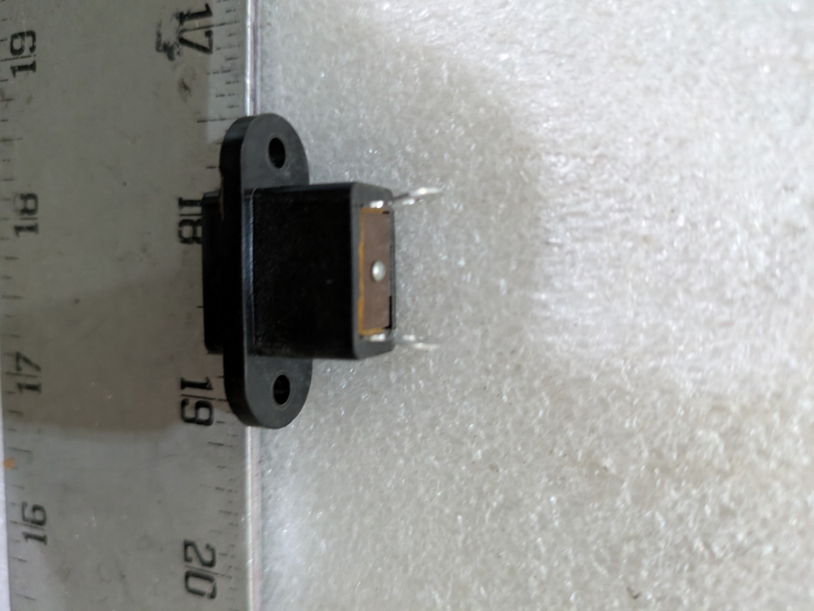 UNBRANDED CONNECTOR 15A/125V-CONNECTOR