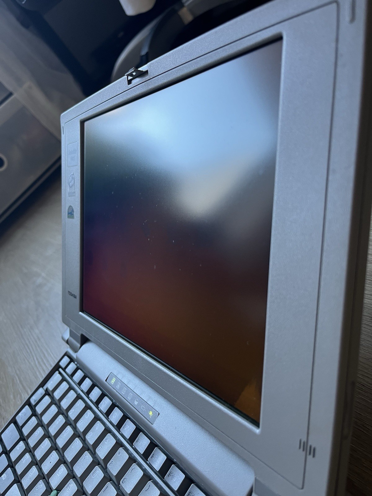 Retro Toshiba Satellite 100cs / 528 Vintage Laptop