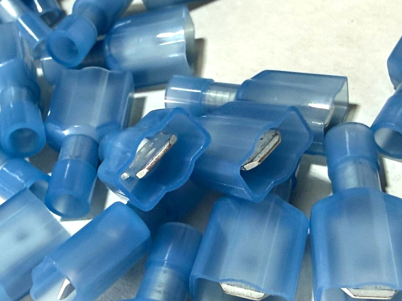 500 Pcs Del City 834005 Nylon Push-On Terminal Male Fully Insulated 16-14 GA