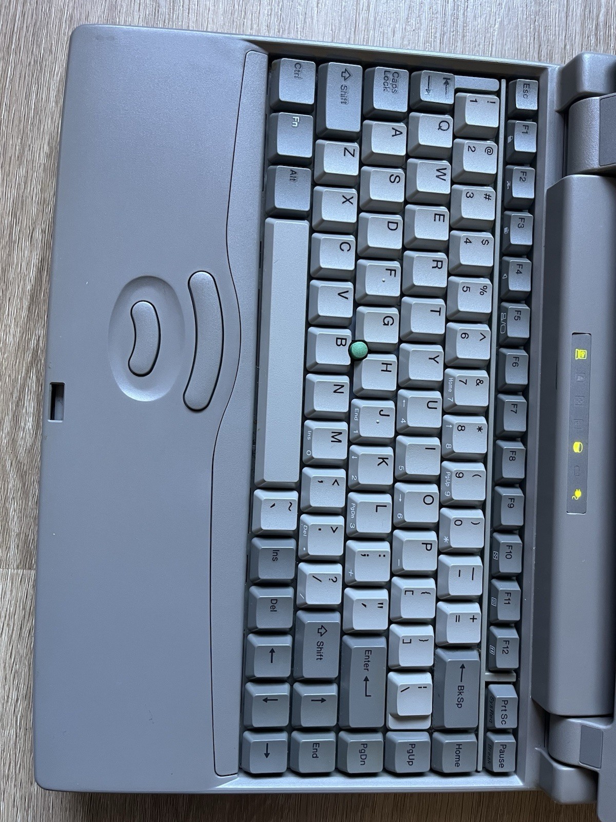 Retro Toshiba Satellite 100cs / 528 Vintage Laptop
