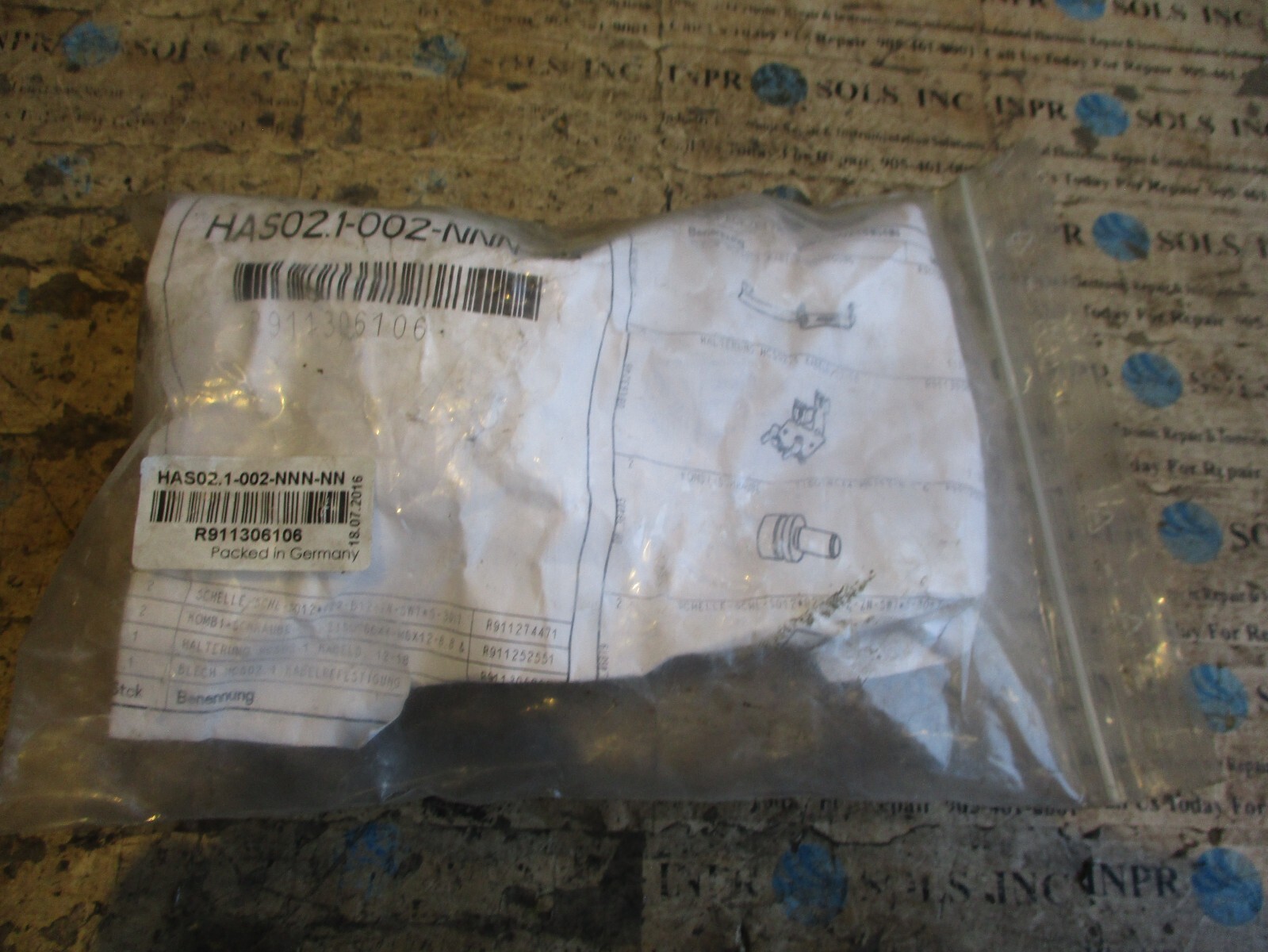 BOSCH Rexroth HAS02.1-002-NNN-NN Drive Connection, plate Cable Support Kit *NEW*