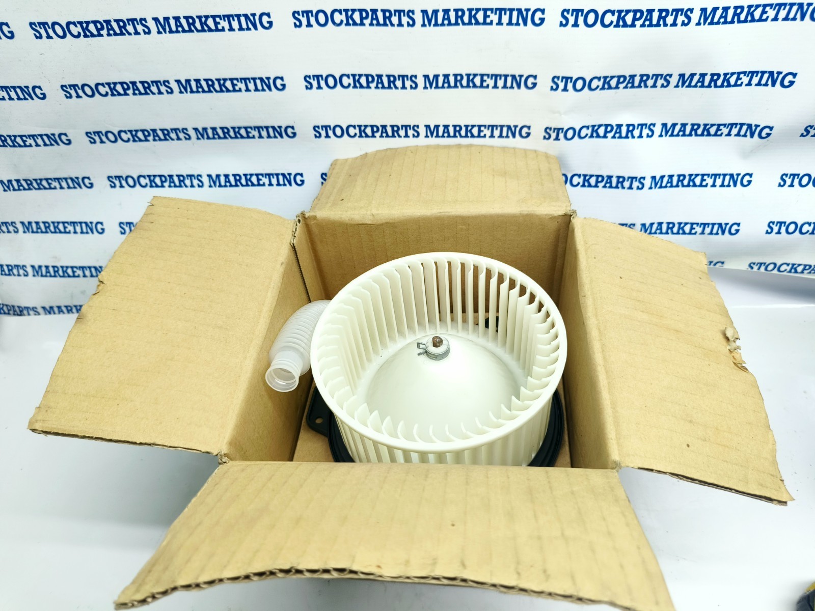 Ford CB07-61-B10A CB0761B10A Motor, Fan-Blower NEW NOB