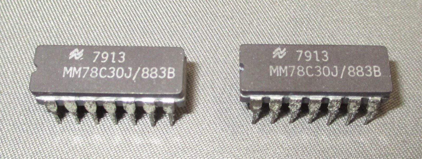 Lot of 2 Pcs National MM78C30J/883B Buffer And Line Driver IC Dip-14