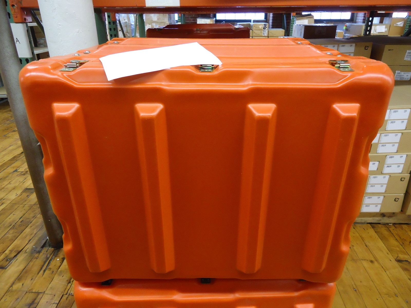 30-9554100 HARDIGG Custom 27x21x20.5″ case w/ 3″ lids on top and bottom NEW