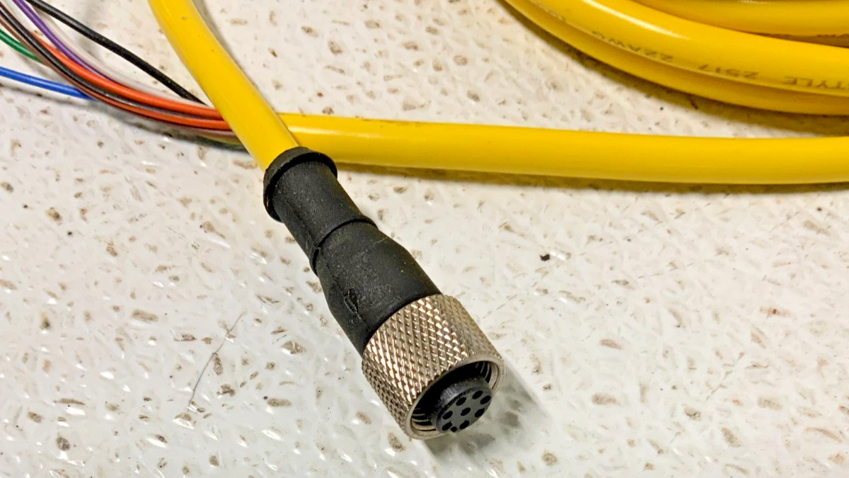 NEW Lot of 2 Banner QDE-825D Single Ended Sensor Cable Cordset Female 74C