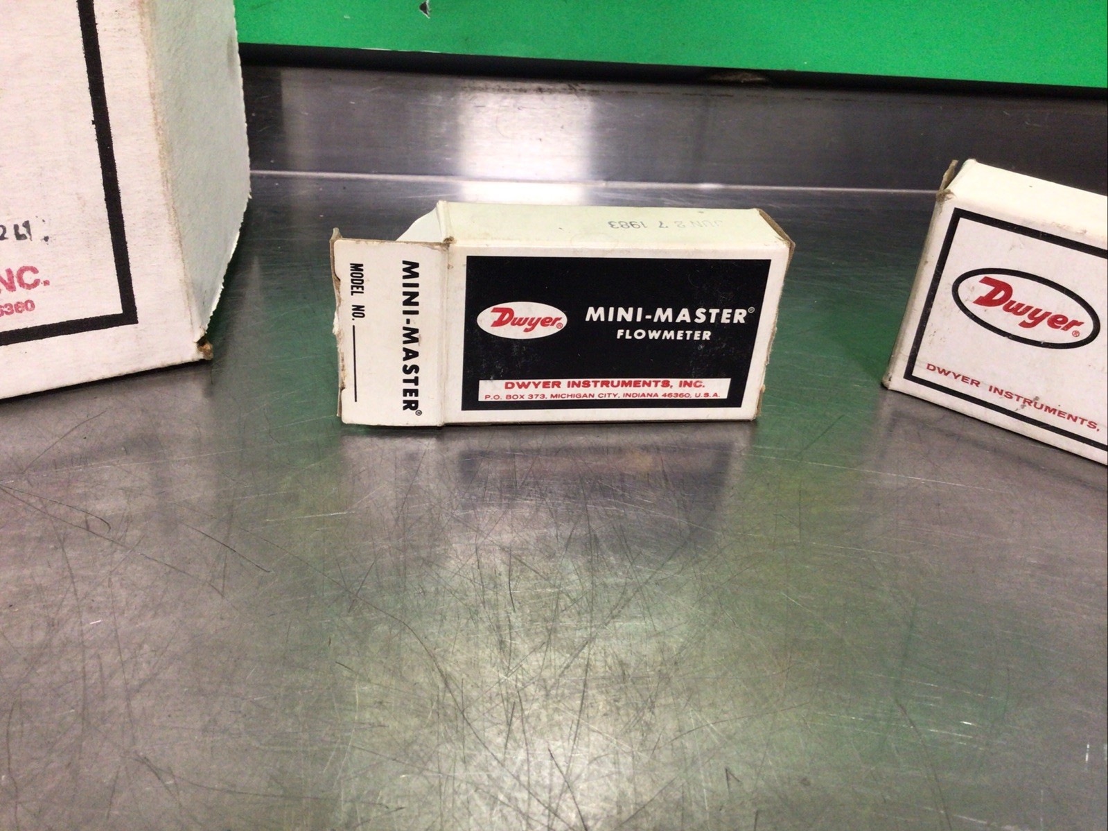 Lot Of 3 Dwyer Mini Master Flowmeter Magnehelic Pressure Gage & Rate Master V5-4