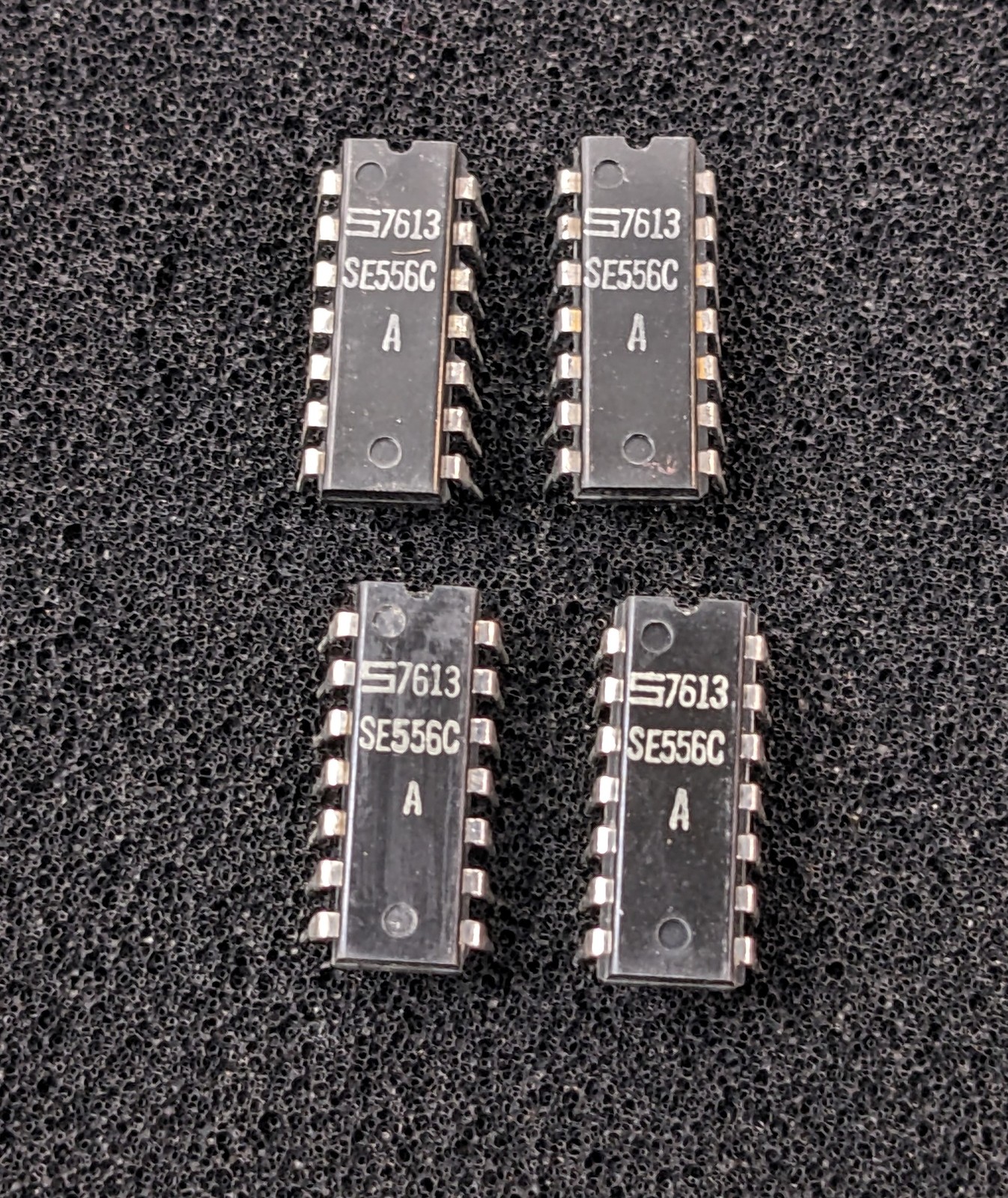 (4) 556 Dual Timer ICs ~ Signetics SE556C – Full -55C to 125C