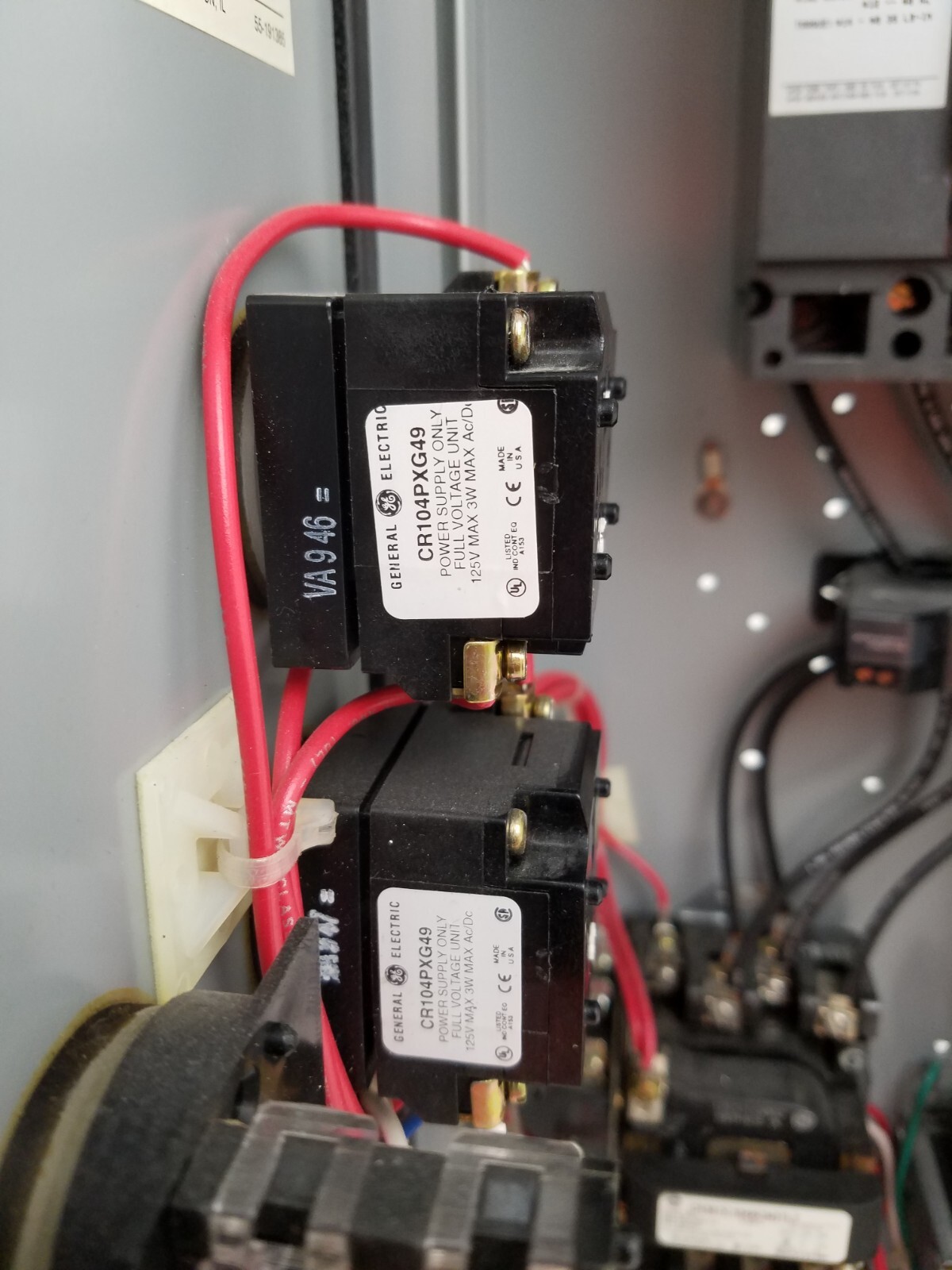 GE NEMA 1 Size 1 Breaker Style Combo Motor Starter 3P 480V HOA – Next Day Option