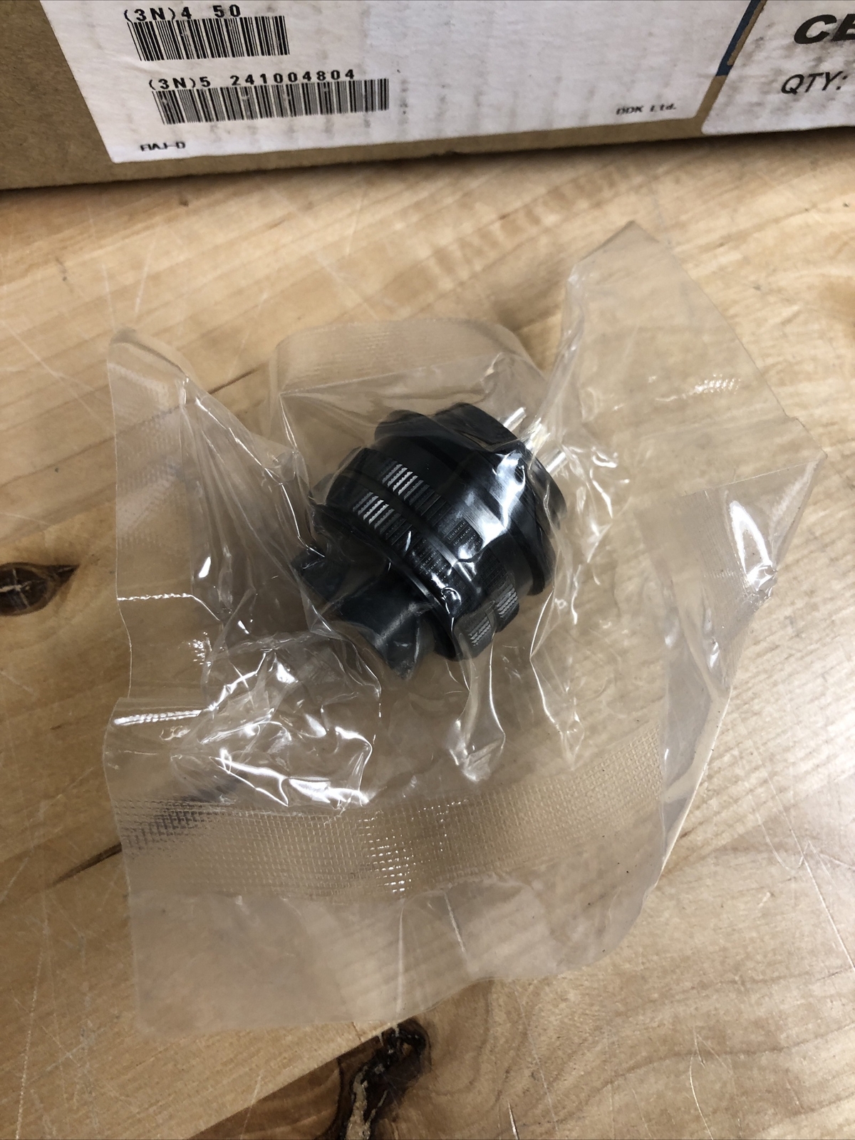 Qty 1 Fujikura America Connector CE05-6A18-10SD (R1) New