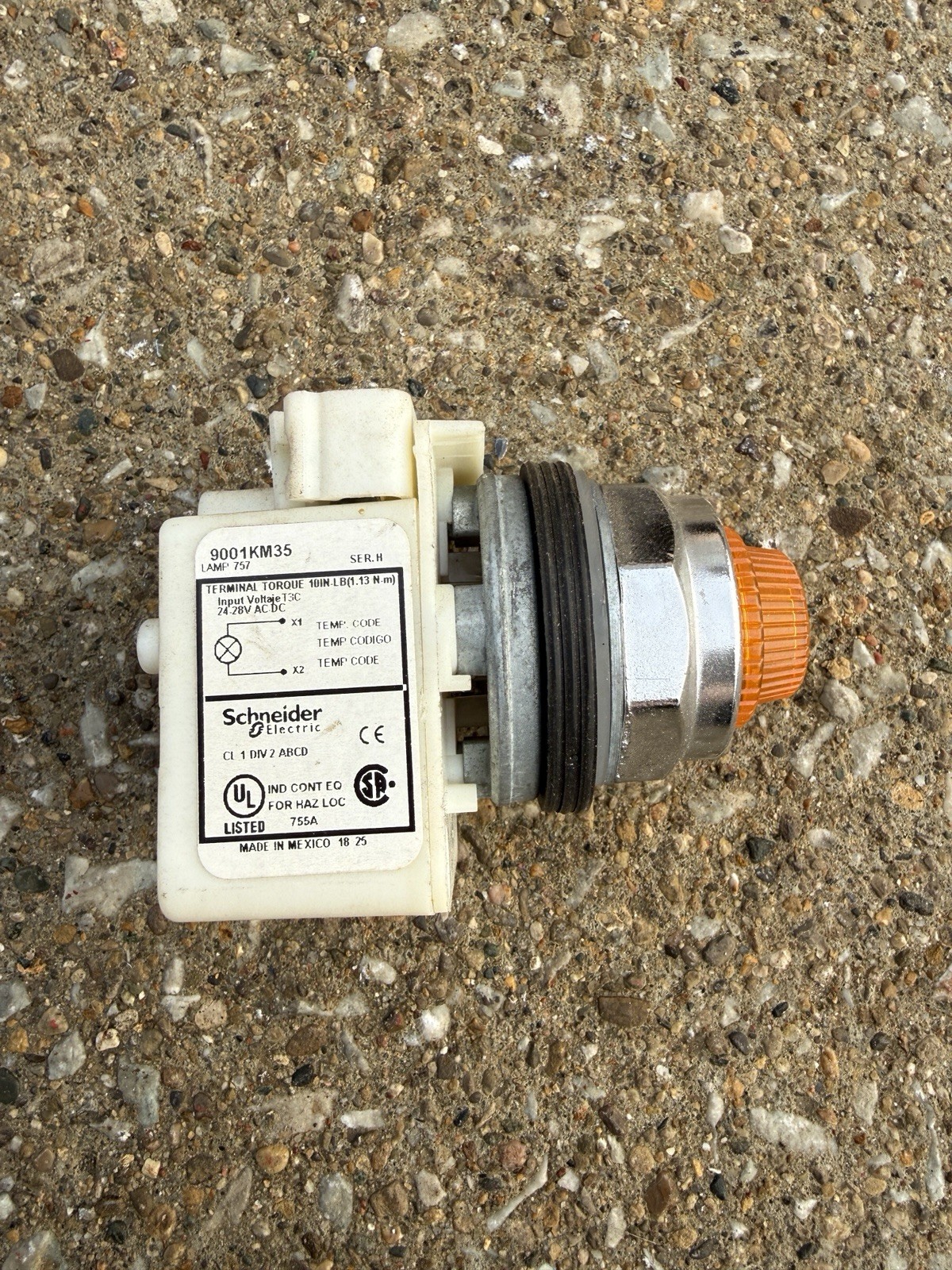 Schneider Electric 9001KM35 30mm 24-28V~ Standard Amber Pilot Light