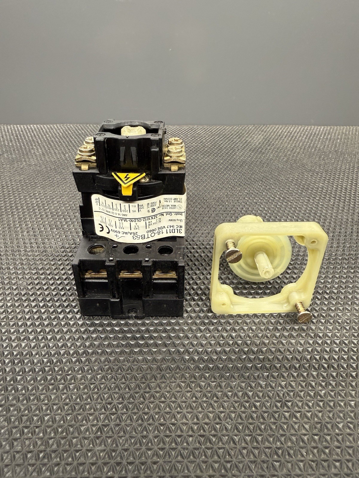 Siemens 3LD11 18-OTB53, Disconnect with Knob Mount And Connector