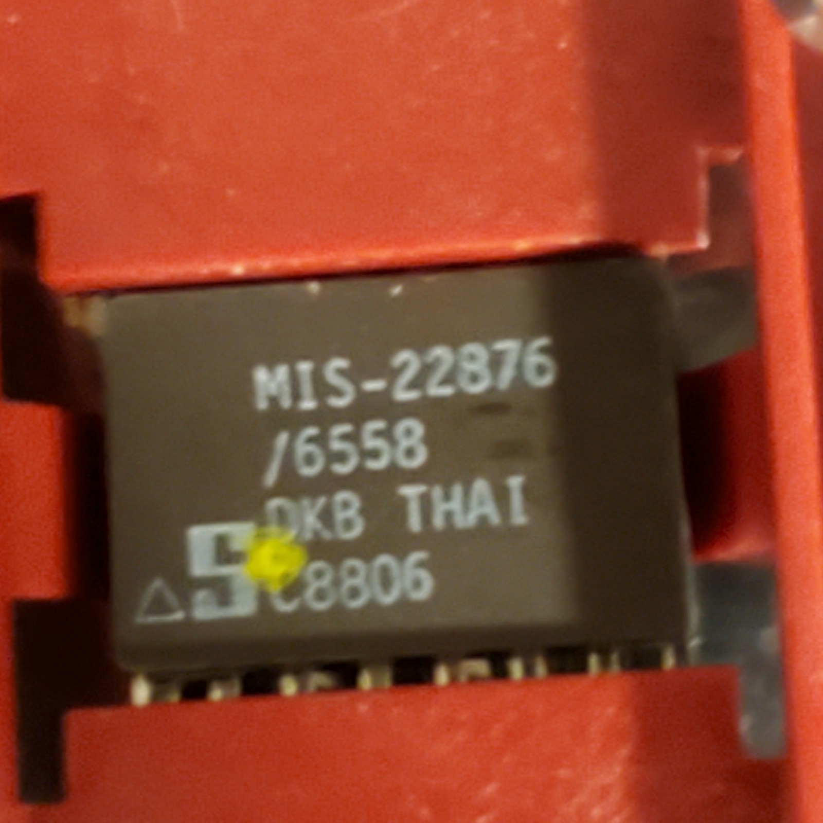MIS-22876 SIGNETICS NOS LOT OF 24 CHIPS SEE DESC