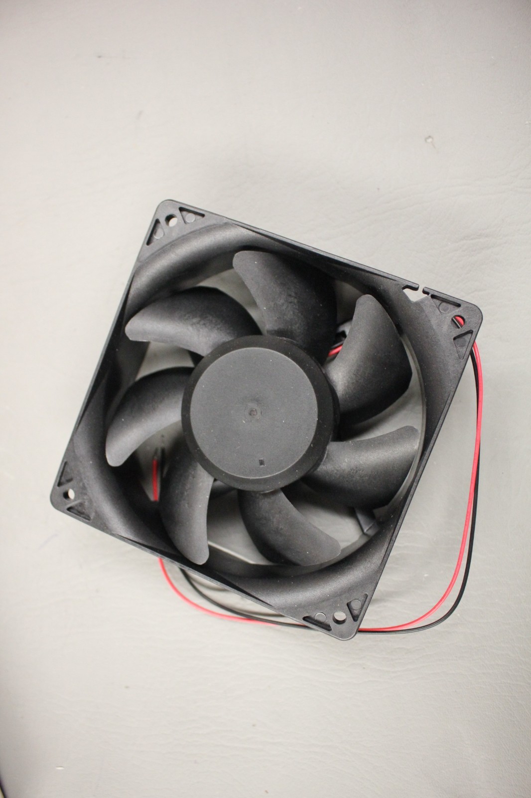 NEW IN BOX DAYTON DC AXIAL FAN 2RTJ7