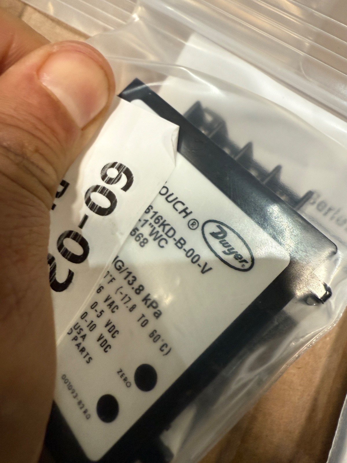 DWYER 616KD-B-00-V Pressure Transmitter NEW