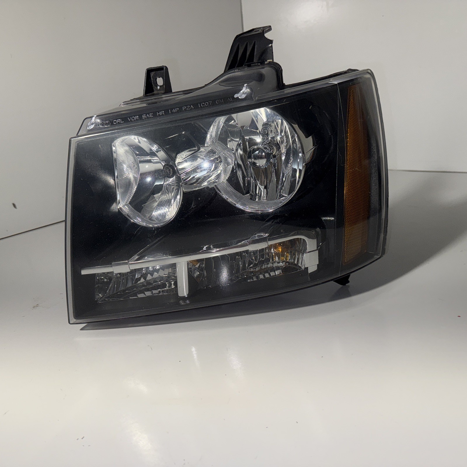 Genuine GM 22853025 Headlight Assy New 30Days Warranty Expedited Shipping