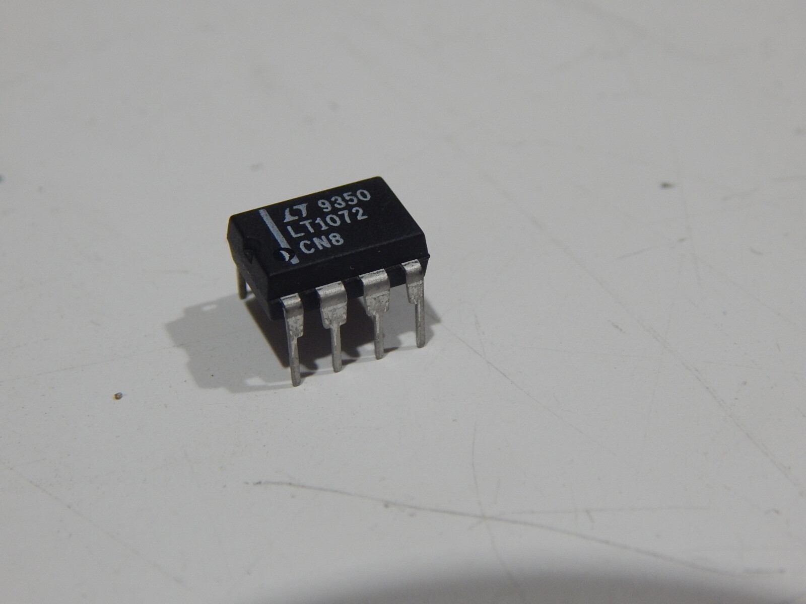 LINEAR LT1072CN8 SWITCHING REGULATOR 1.25A HI-EFF 8 PIN DIP IC – USA FAST SHIP