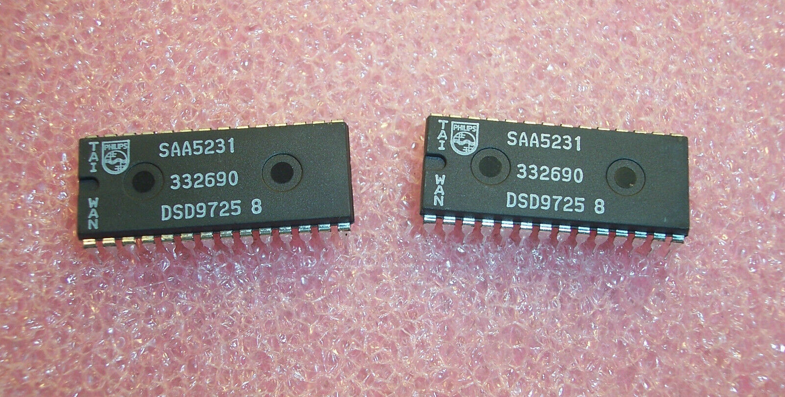 QTY (3) SAA5231 PHILIPS 28 PIN DIP TELETEXT VIDEO PROCESSOR NOS