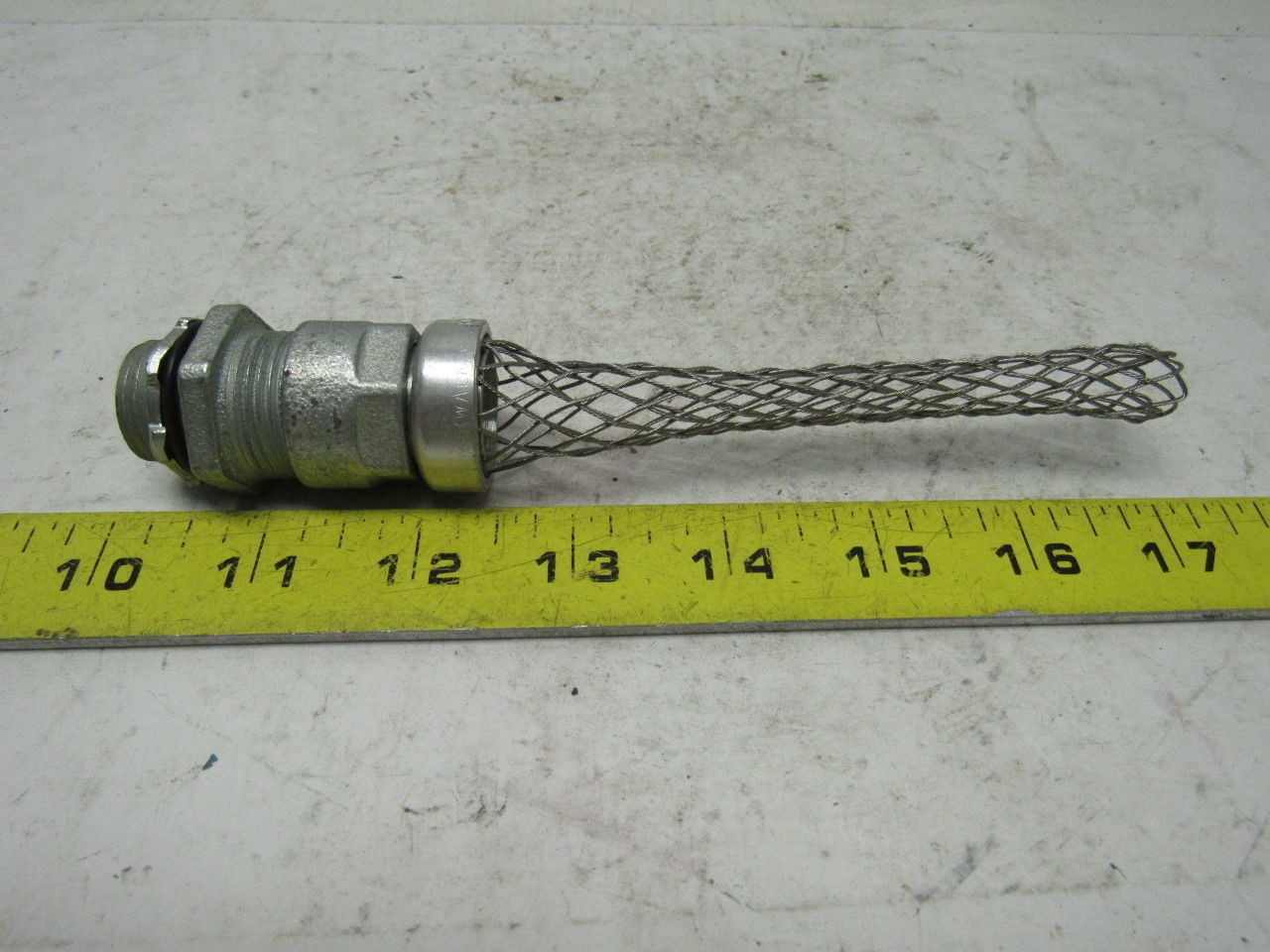 Bryant FC38 Cable Strain Relief 1/2″ Straight Male Connector Lot of 4
