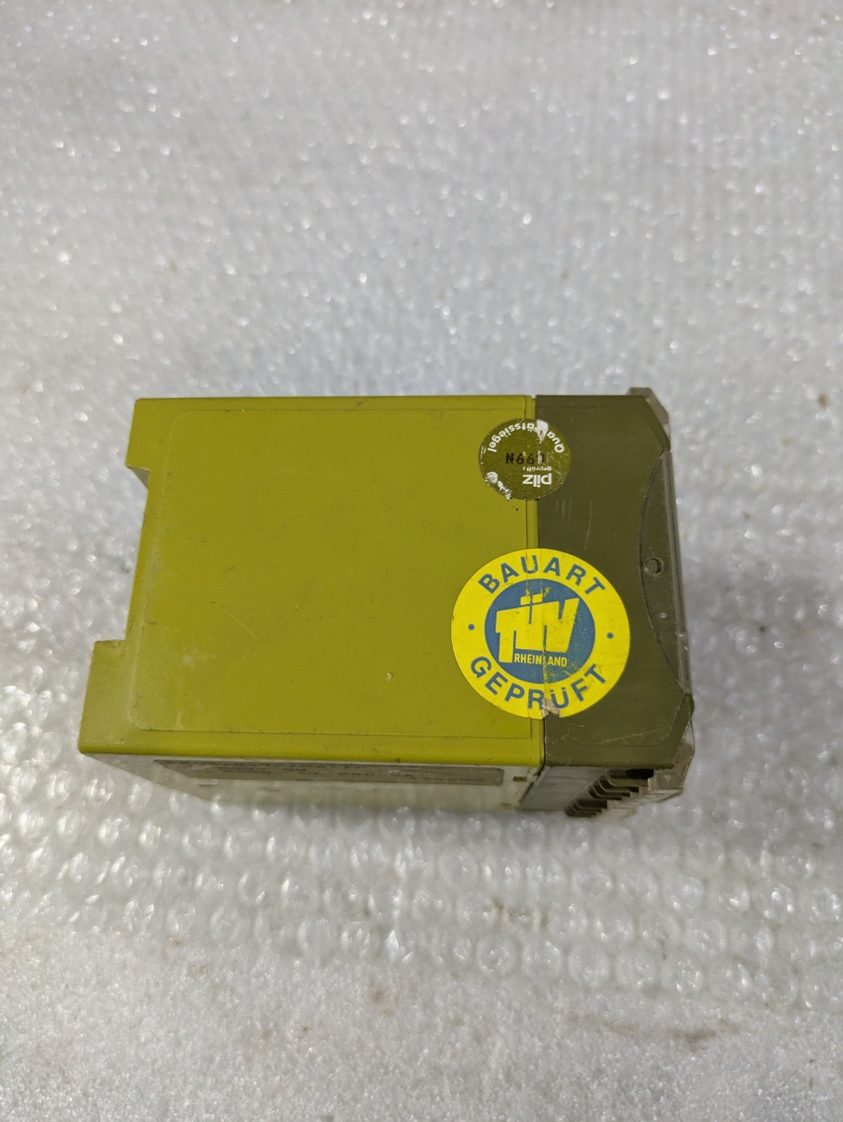 PILZ PNOZ/24V=3A/1R 24V = 5W 250V 8A 2000VA 474695
