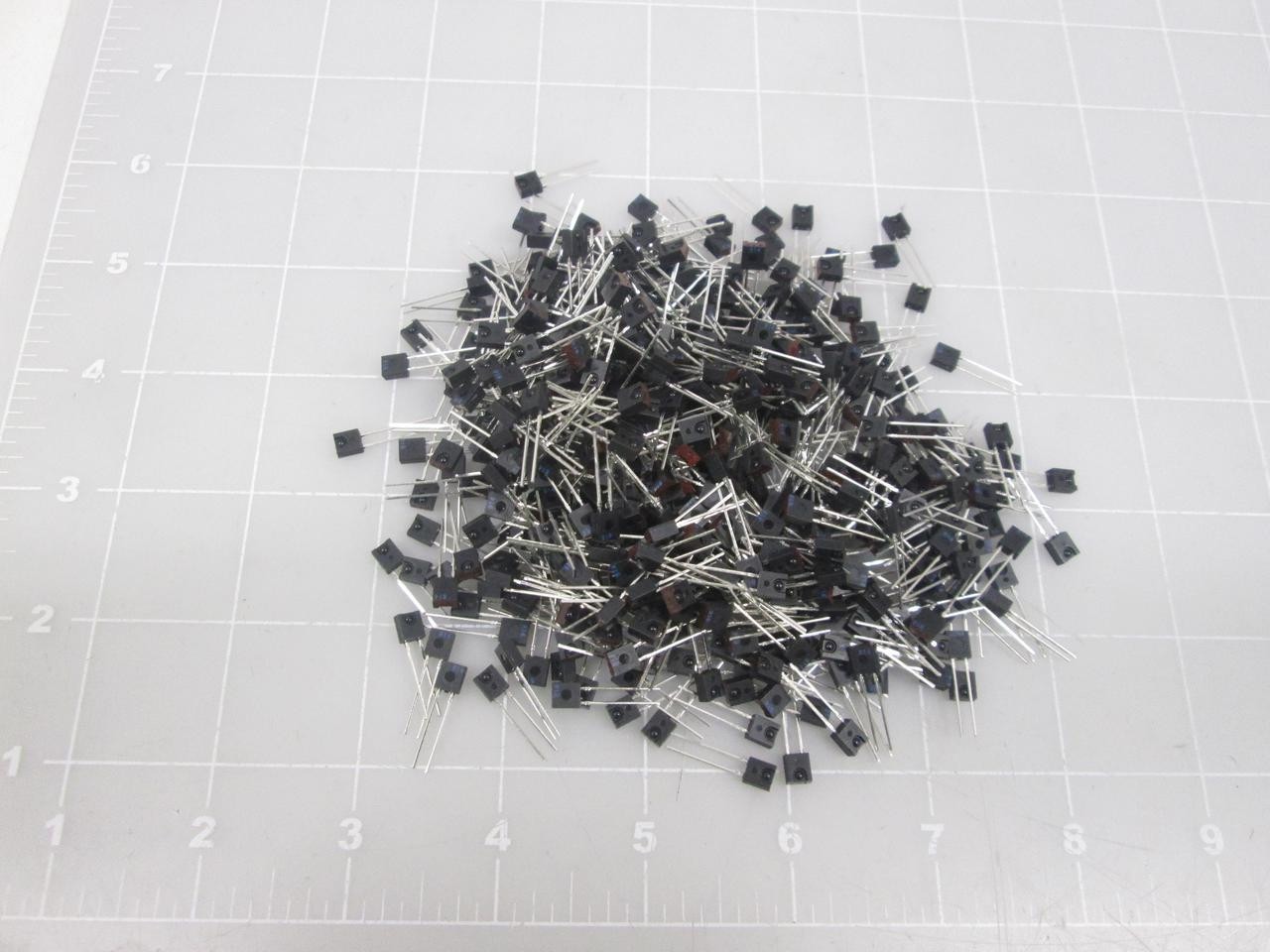 LOT OF 494 FAIRCHILD 100-05450-500 FSC QSE122 CAPACITORS SEMICONDUCTORS T63811