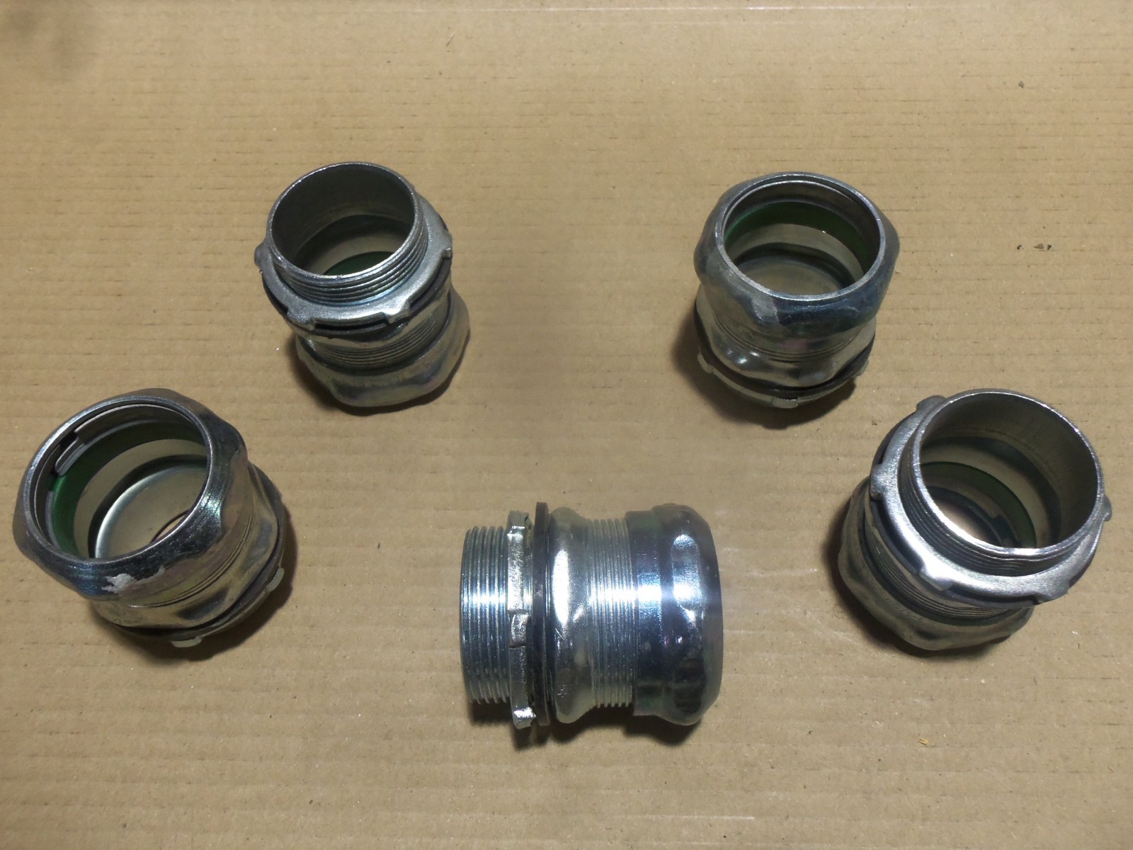 NEW Topaz Lot of 5 1 1/2″ Raintight EMT Compression Connector AK