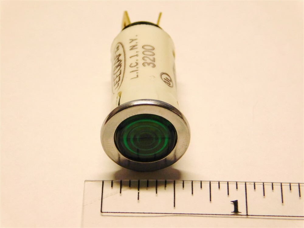 2 Leecraft 3200 Snaplight 14V.8A Green Incandescent Panel Lamp .187 QC Terminals