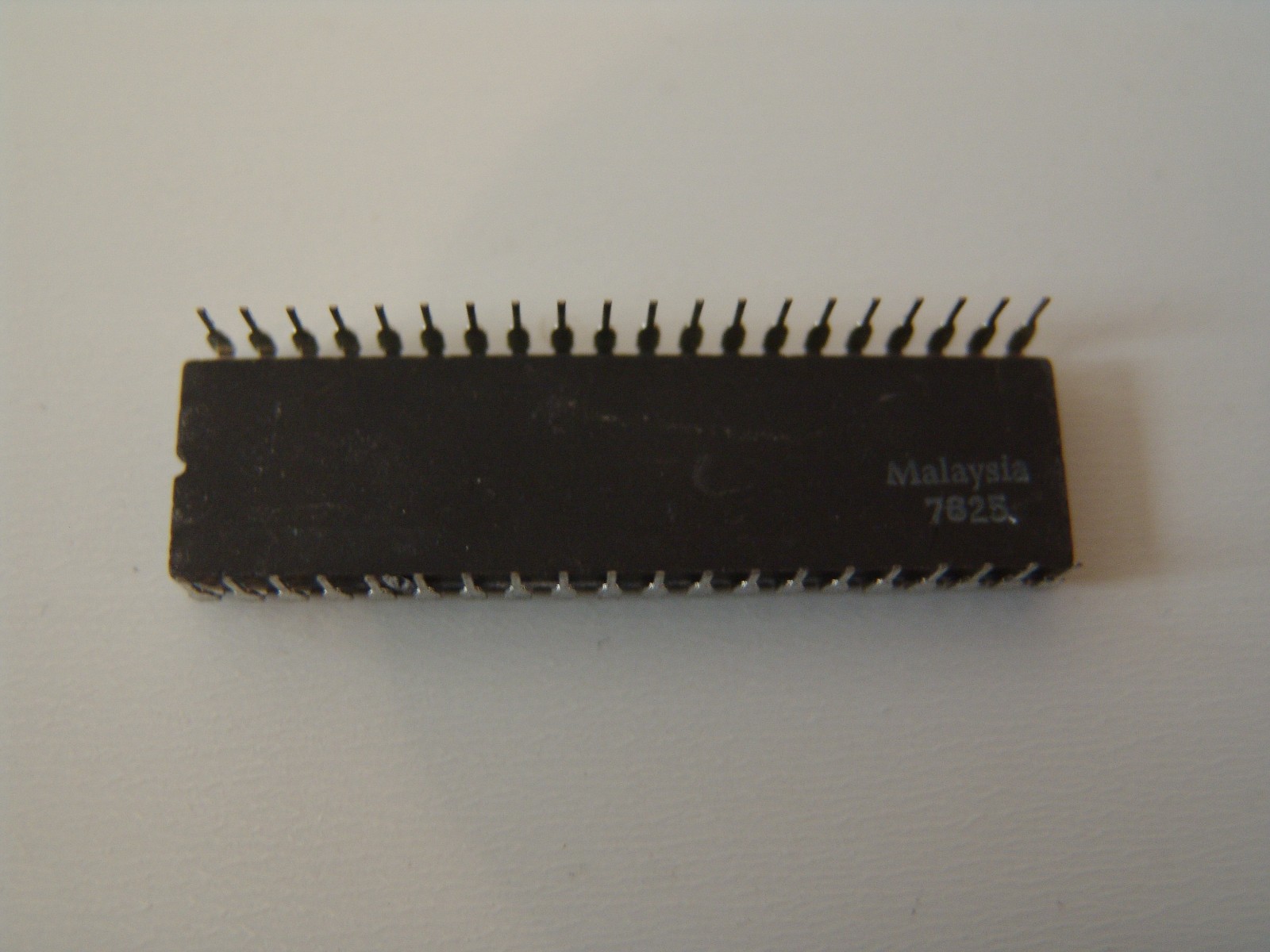 Intel D4289 Inmtegrated Circuit Malaysia D/C 7825 NEW OLD STOCK