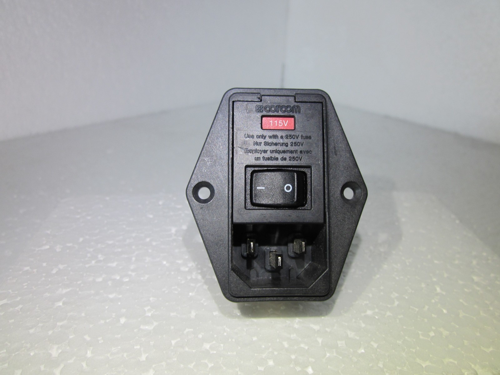 CORCOM AC POWER ENTRY MODULE W/ ON/OFF ROCKER PN# PE0SSDSXB