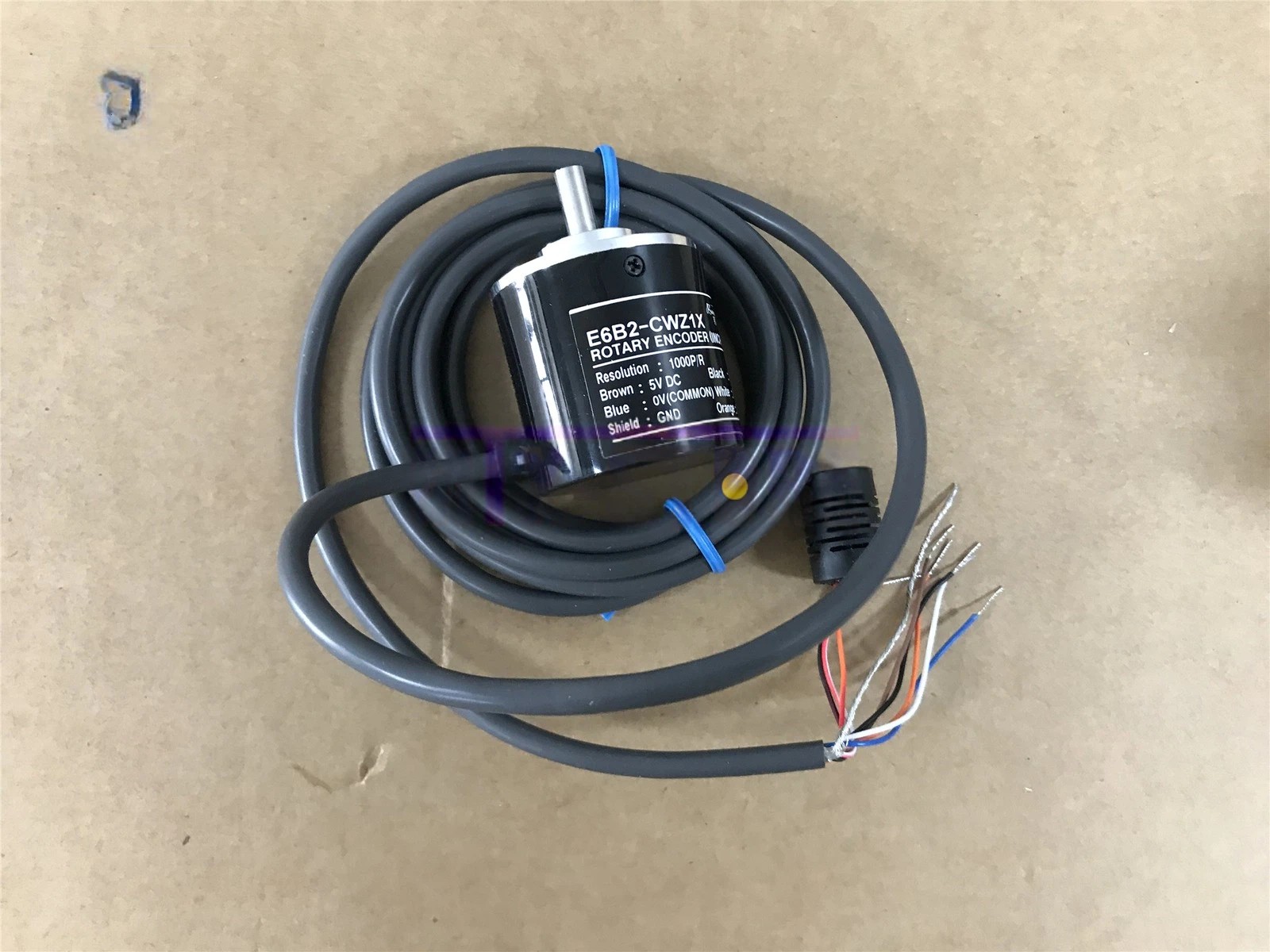 1 PCS E6B2-CWZ1X NEW Rotary Encoder E6B2-CWZ1X 1000P/R made in china E6B2-CWZ1X