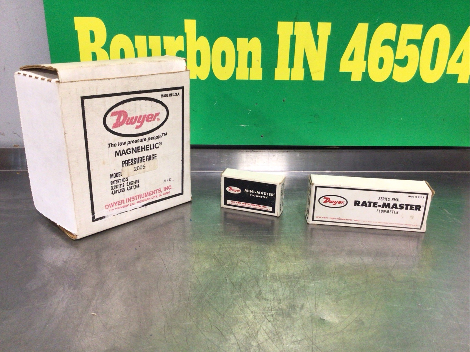 Lot Of 3 Dwyer Mini Master Flowmeter Magnehelic Pressure Gage & Rate Master V5-4