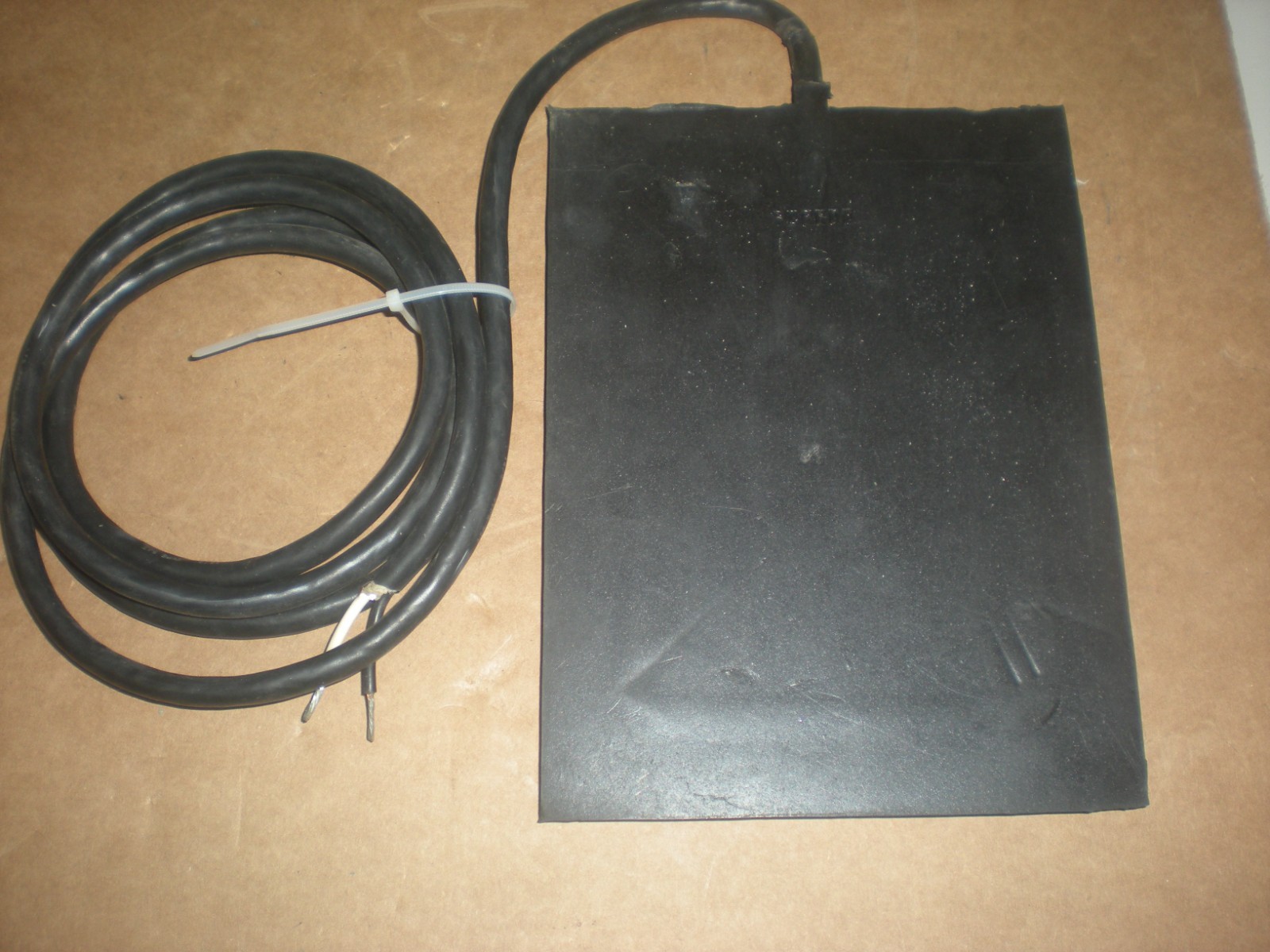 Unbranded Flat Foot Switch – Tests OK