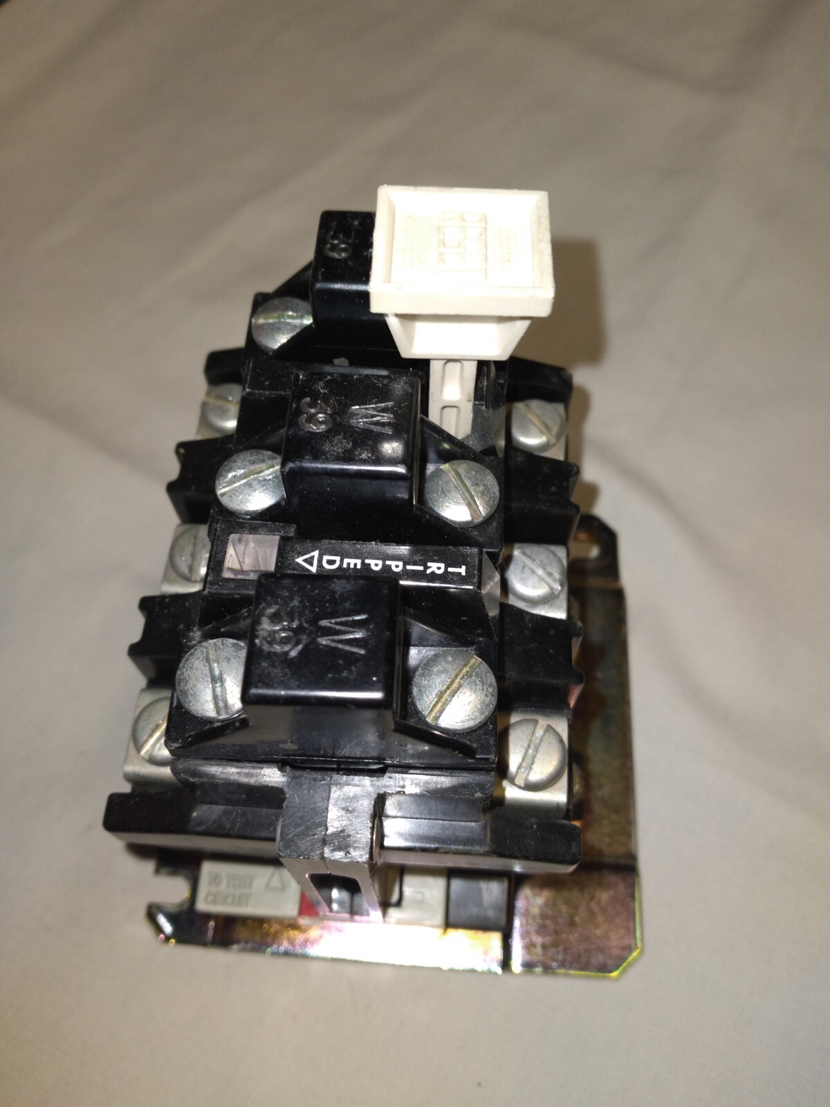 ALLEN BRADLEY 592-B0V16 B NEMA A600 VOLTS AC 120-600 W39