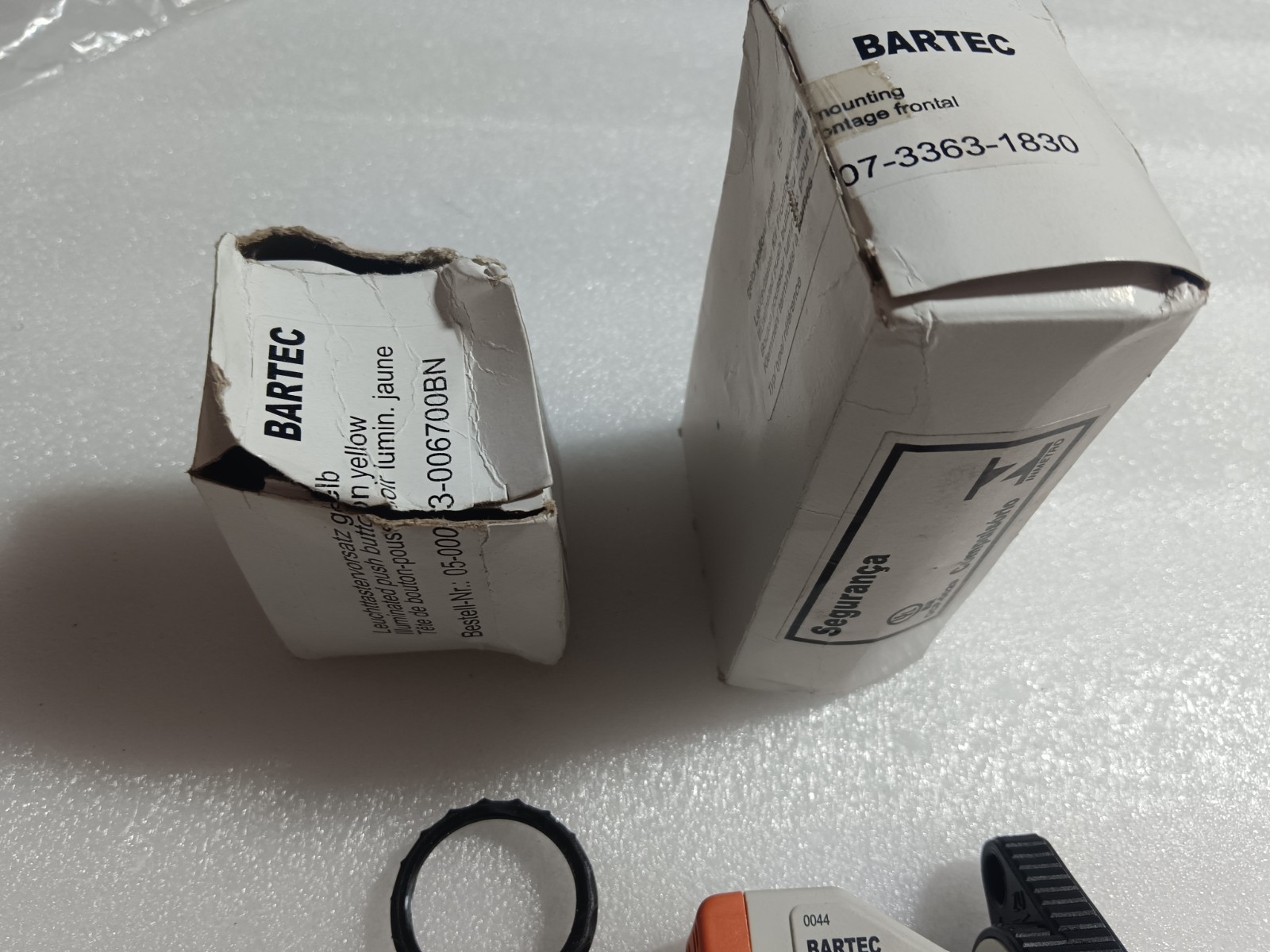 Bartec 07-3363-1830 Illuminated Button With Bartec 05-0003-006700BN Yellow New