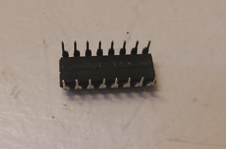 25 Quantity of Ford Integrated Circuits 70017FB | R994A9714 (25 Qty)